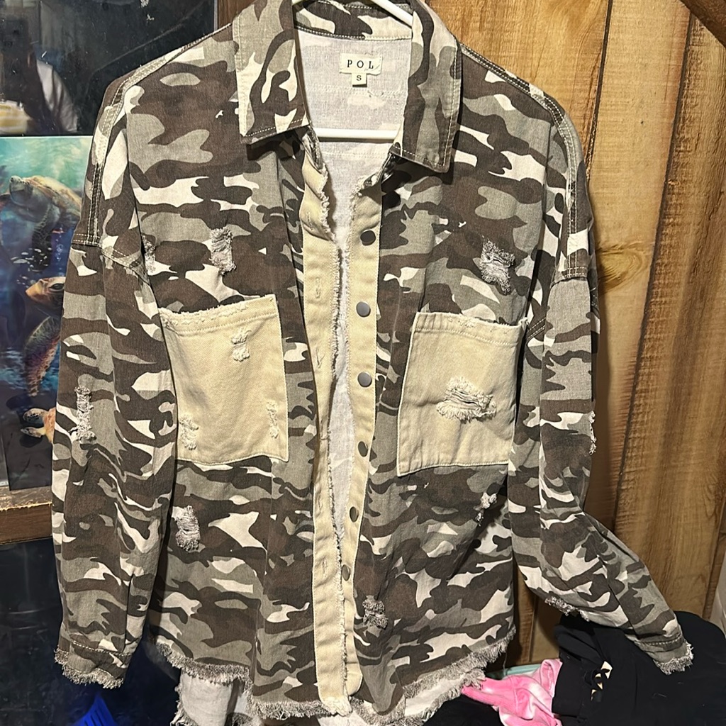 Pol Button Up